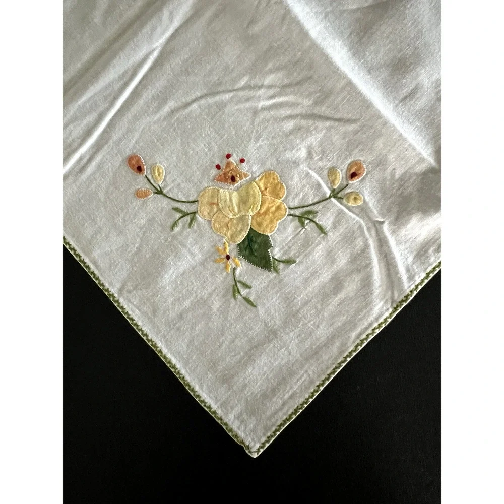 HAND APPLIQUE & HAND EMBROIDERY TABLECLOTH 33x32 Yellow Green STUNNING WORK!